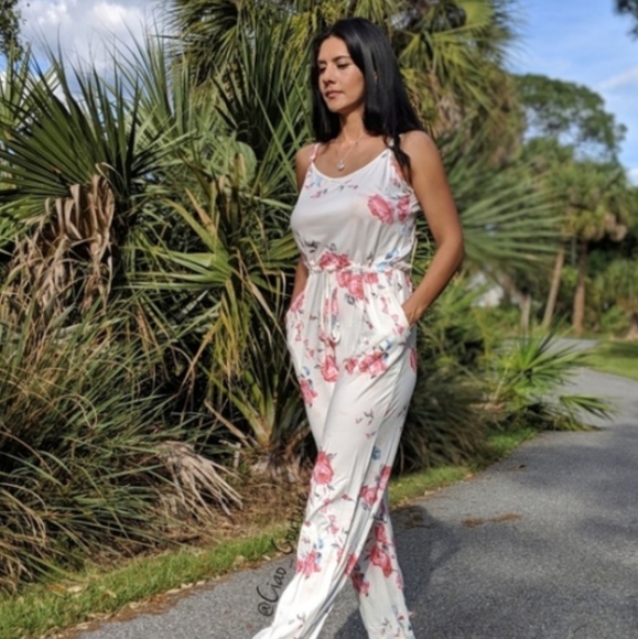 Ivory Floral Jumpsuit with Pockets, Size M, NWT - Picture 1 of 4